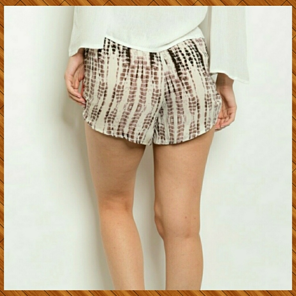 Ivory Pattern Shorts - Picture 5 of 8
